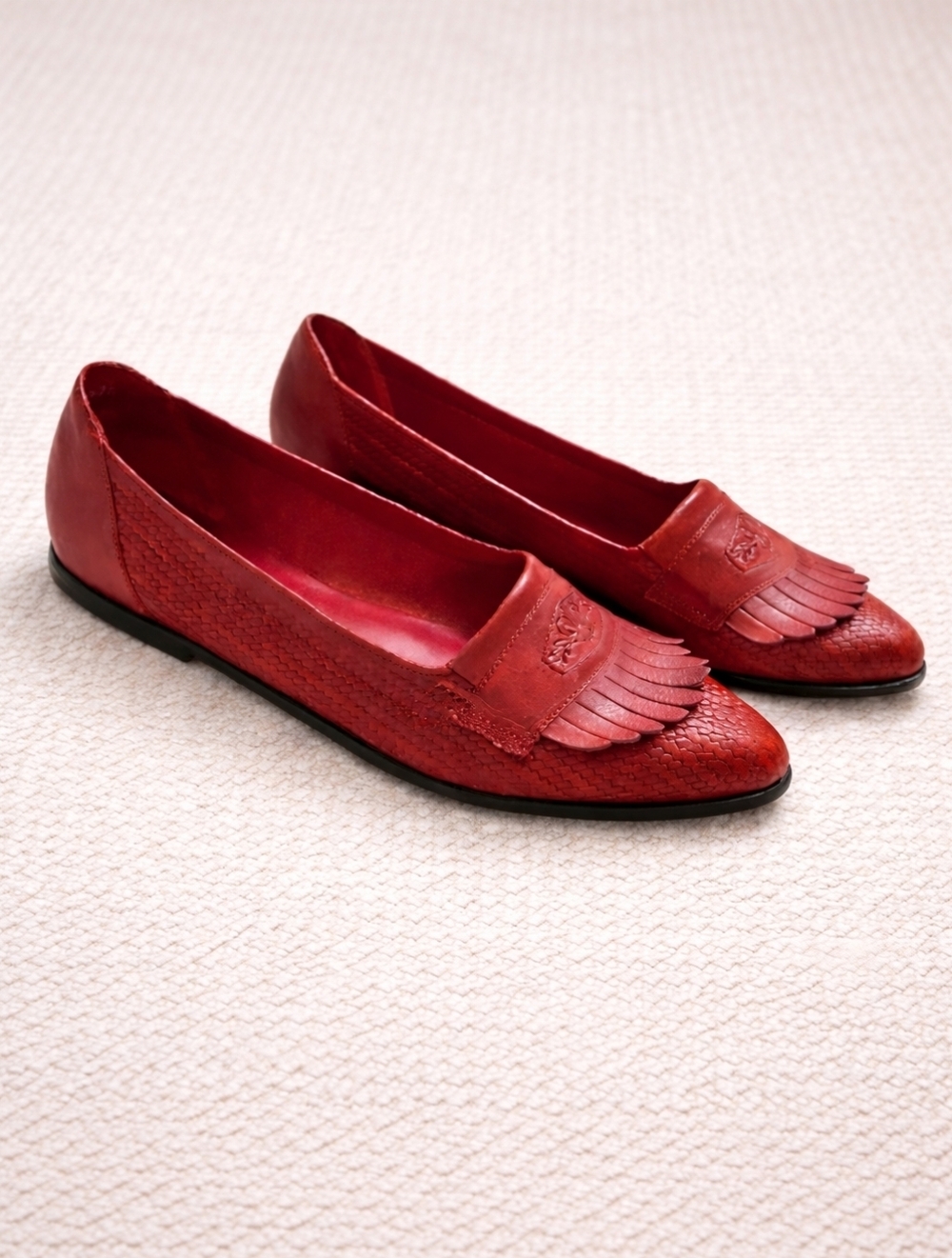 Vintage NICOLE BABS Red Woven Leather Fringe Loafers 8.5 M Fleur de Lis Heritage